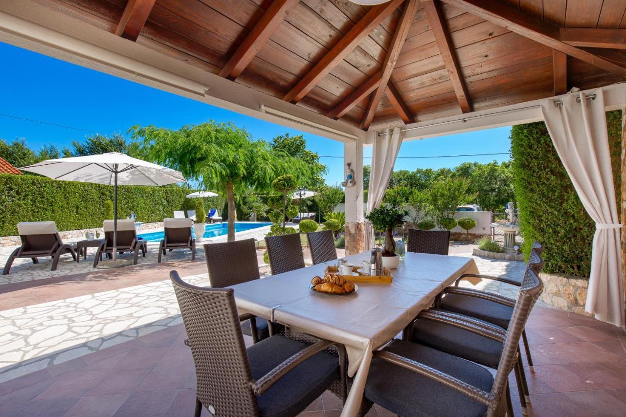 Villa Summer Oasis Dobrinj Exterior photo